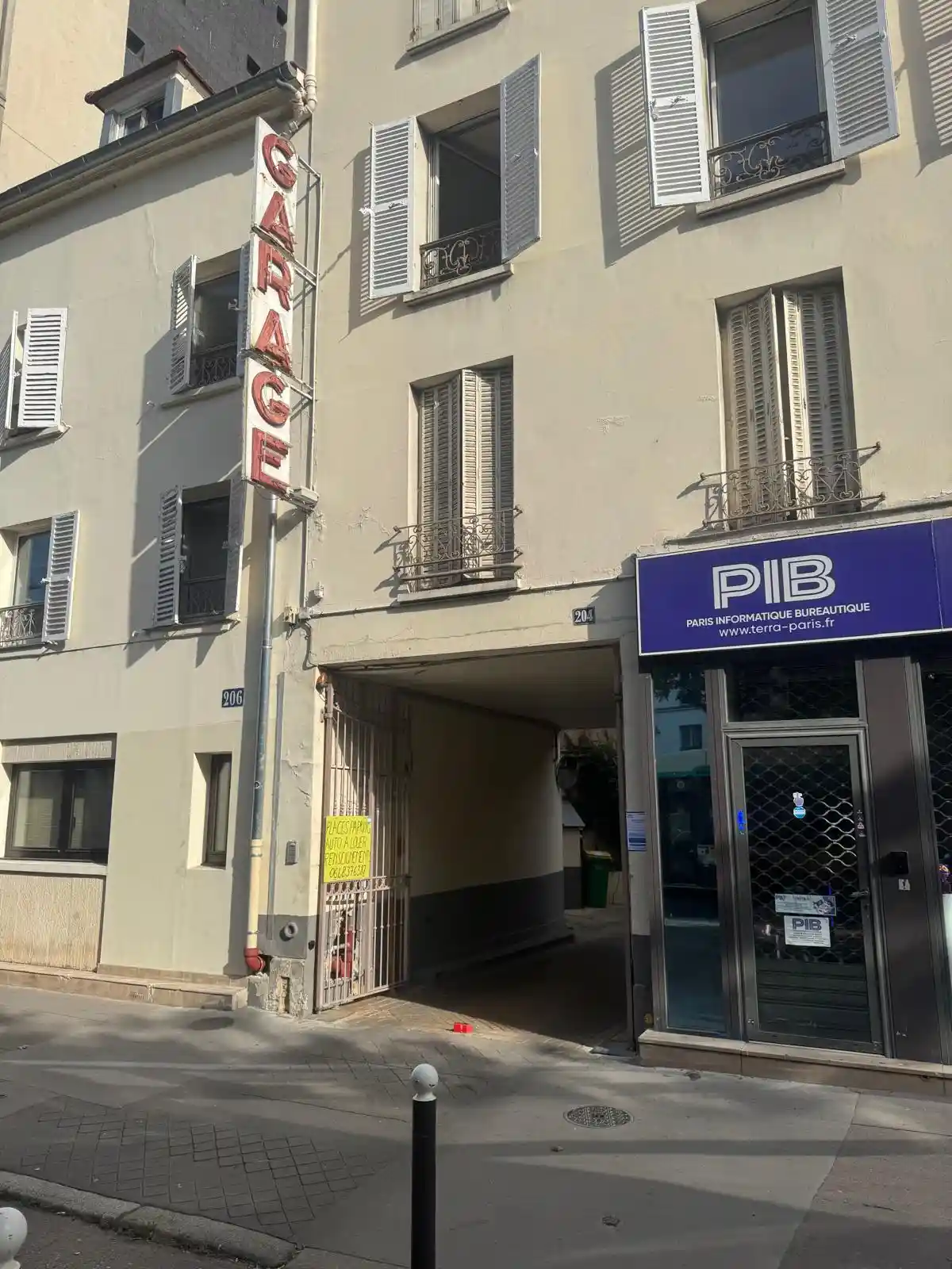 Entrée du Garage Central de la Porte de Saint-Cloud, au 204 avenue de Versailles à Paris 16e